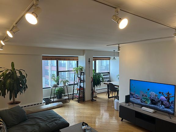 2nd image of 3420 N Lake Shore Dr APT 9N