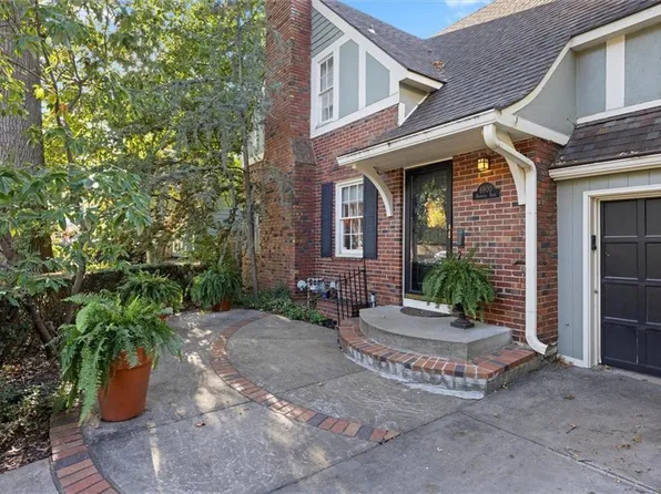 6800 Rockhill Rd, Kansas City, MO 64131