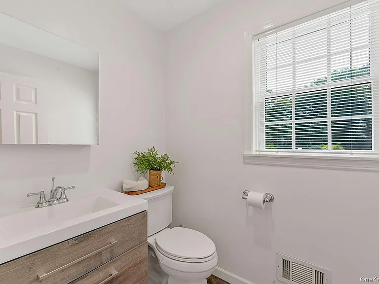 405 The Short Ln — Photo 8