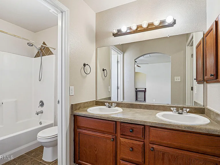 2300 Glitter Point — Photo 28