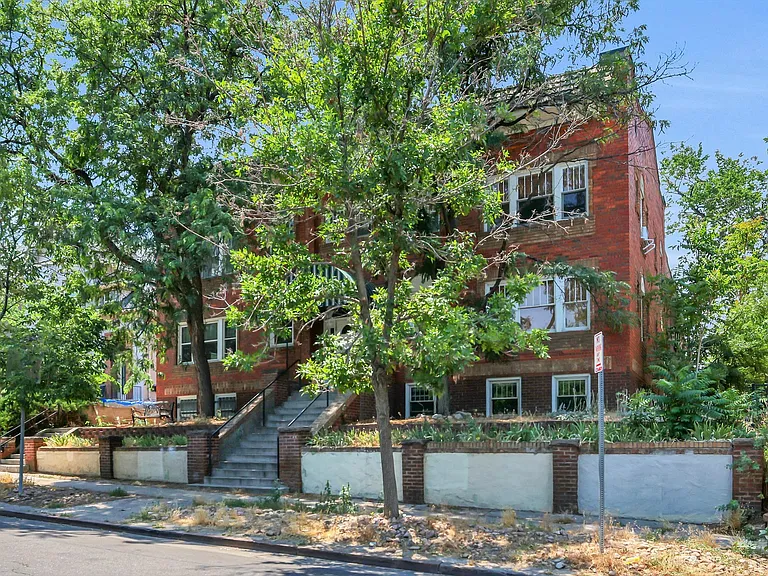 1275 N Clarkson St — Photo 31