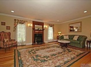 1589 Hereford Rd, Hewlett, NY 11557