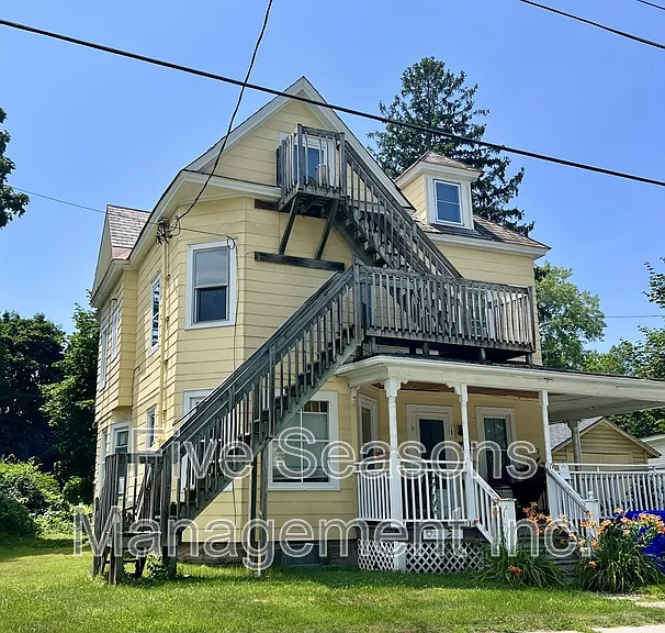 19 Fletcher Pl #3 — Photo 1