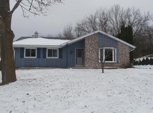 219 Willow Ct, Hartland, WI 53029