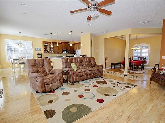 4th image of 842 Arbormoor Pl