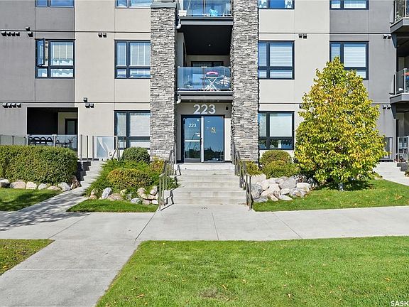3rd image of 223 Evergreen Sq #111