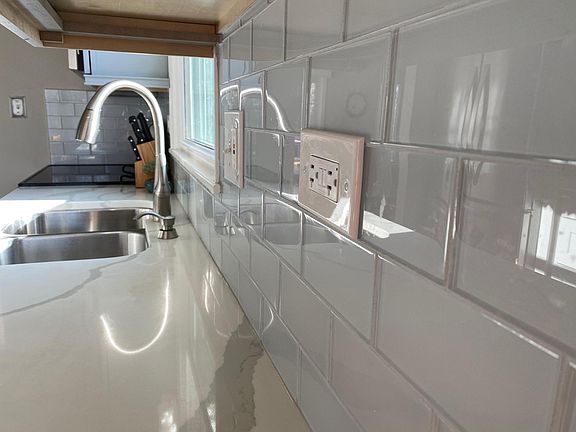 New Kitchen! Backsplash and top grade quartz counter tops