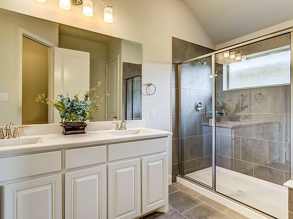 Luxurious master bath