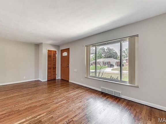 5th image of 10102 Maryvale Ln