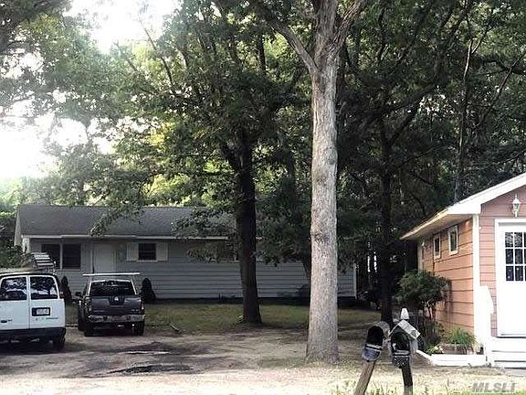 5th image of 590 Montauk Hwy