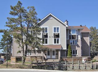 3 Stonebank Cres #10, Ottawa, ON K2H 9M1