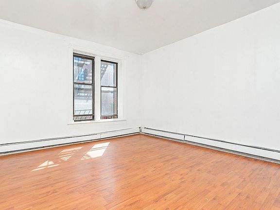 3rd image of 575 Saint Johns Pl APT 3F