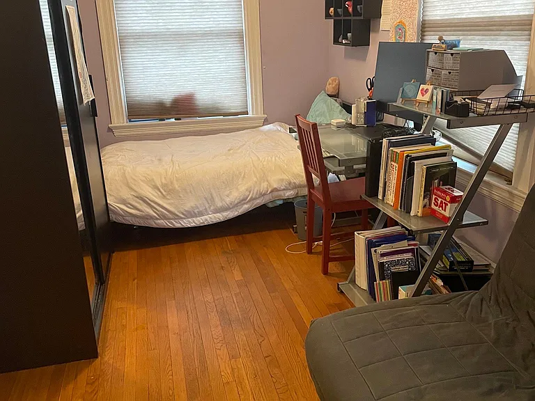 1013 Walnut St — Photo 3