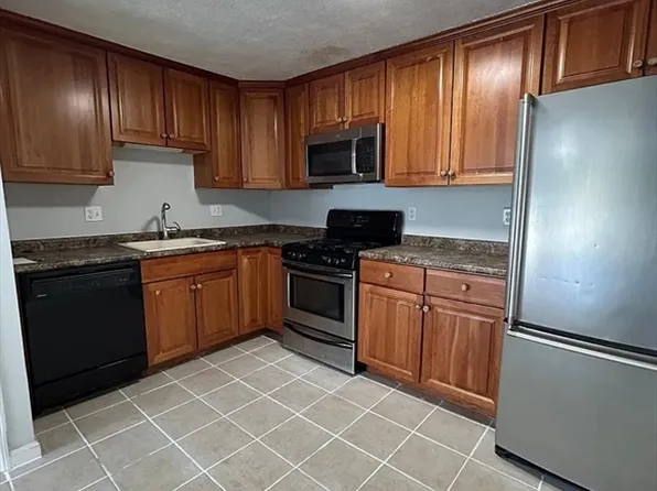 10 Karen Cir APT 24, Billerica, MA 01821