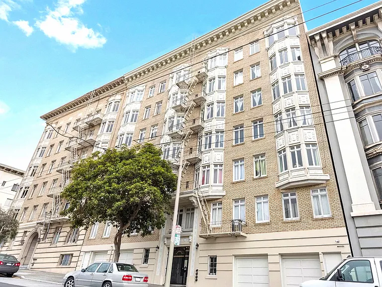 Front view exterior of the apartment building at 2121 Sacramento St, San Francisco, CA 94109, USA