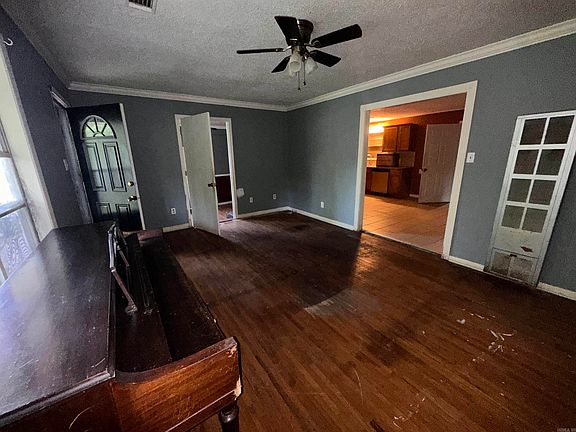 3rd image of 6311 Park