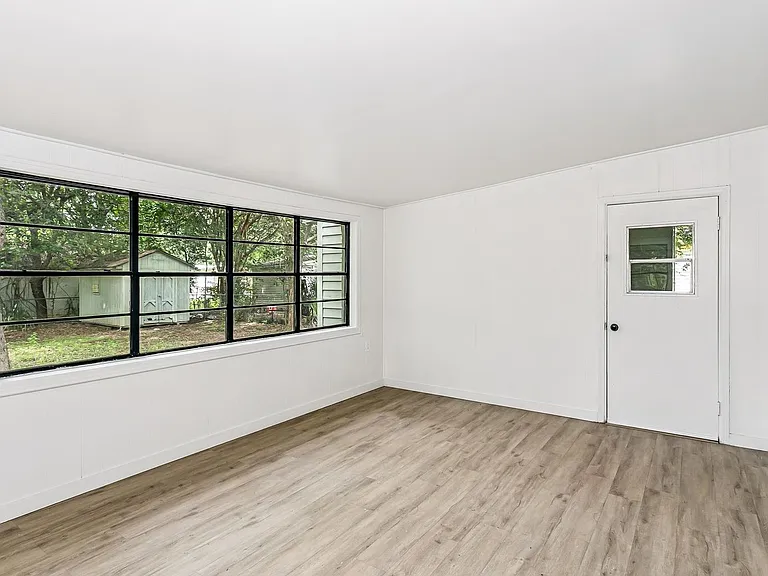 206 Edison Dr — Photo 15