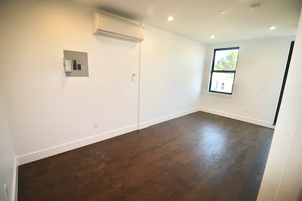 Rented by Delmark Realty LLC | media 38