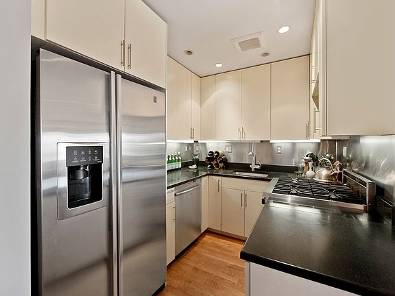 3rd image of 525 E 11th St APT 7A