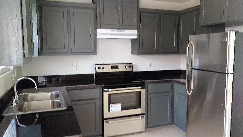 Building Photo - 401 Baltic Ave #4