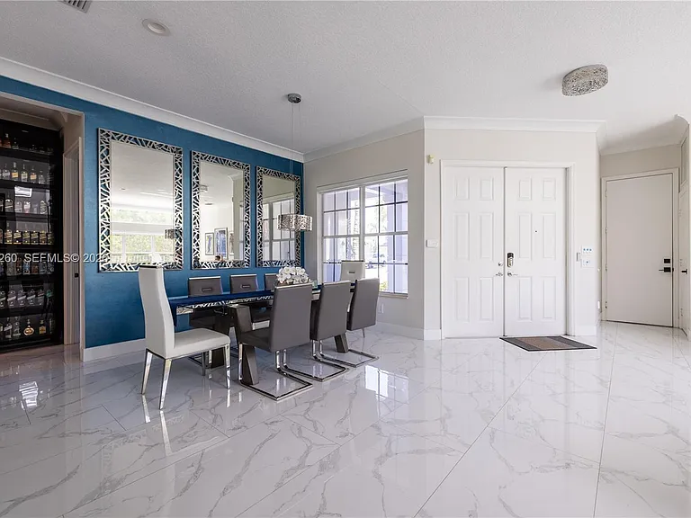 8904 Maple Hill Ct — Photo 6