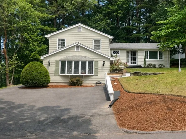 39 Winona St, Peabody, MA 01960