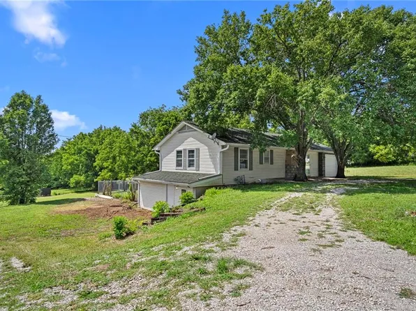 506 N Bynum Rd, Lone Jack, MO 64070