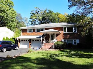 240 Farragut Rd, North Plainfield, NJ 07062