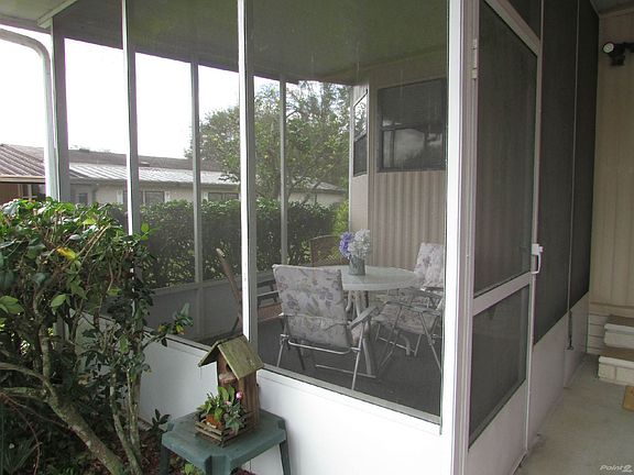 FRONT SCREEN ROOM