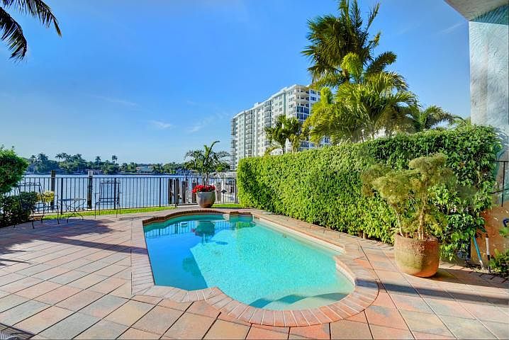 1st image of 256 Venetian Dr #256