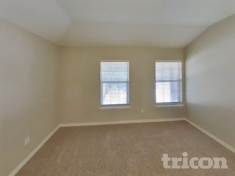 8401 Manchester Dr — Photo 13