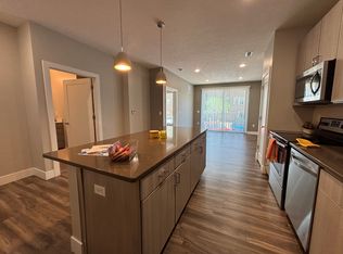 720 S 30th St #103, Omaha, NE 68105