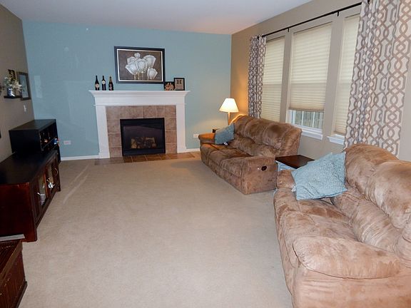 2nd image of 919 Nightshade Ln