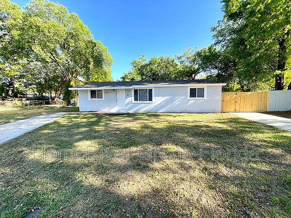 2nd image of 8005 Beechwood Pl