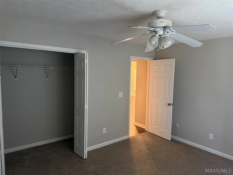1136 Hallwood Ln — Photo 21