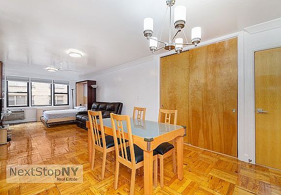 4th image of 220 E 54th St APT 8A