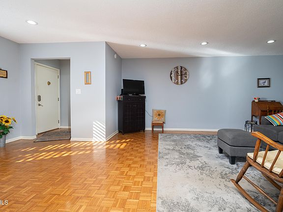 5th image of 540 Fleetwood Ct #F