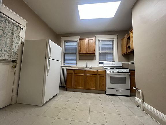 2nd image of 717 Myrtle Ave #3