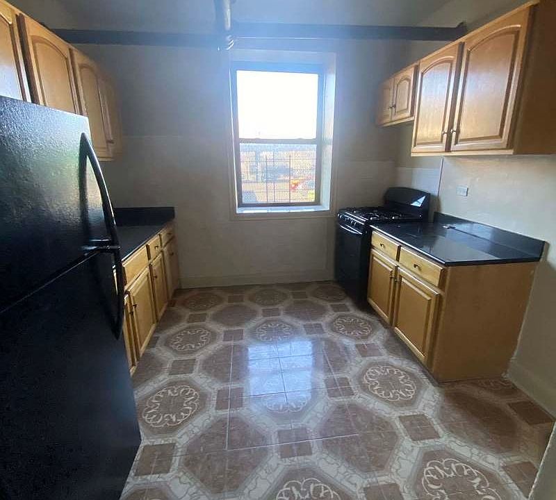 2nd image of 2345 Walton Ave #Basement