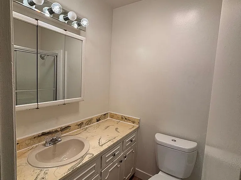 2439 Chelsea Pl — Photo 20
