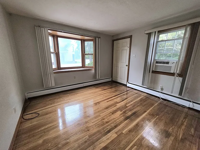 27 Cross St #1 — Photo 3