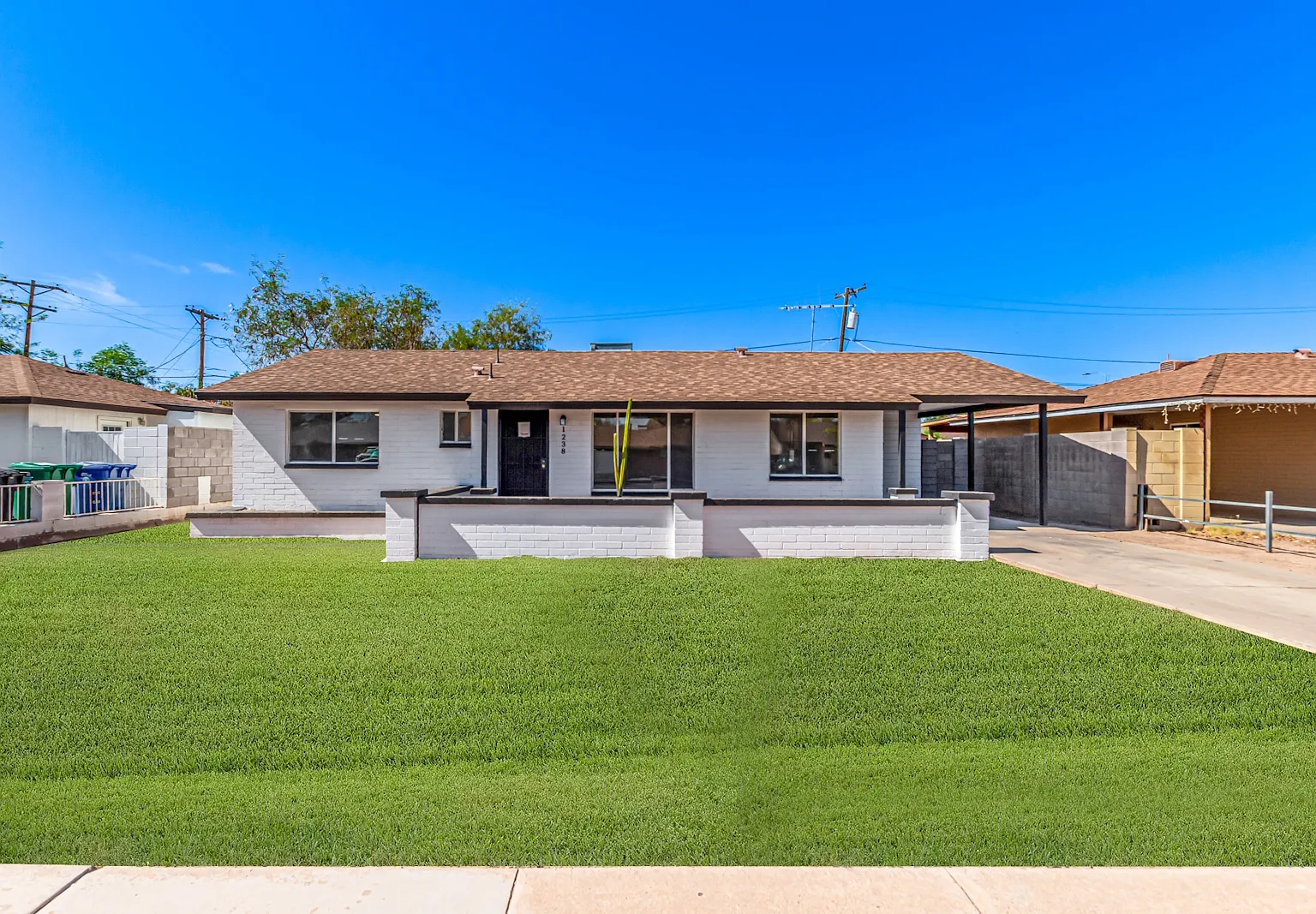3 bed, 1100 sqft, $1,949 — Photo 1
