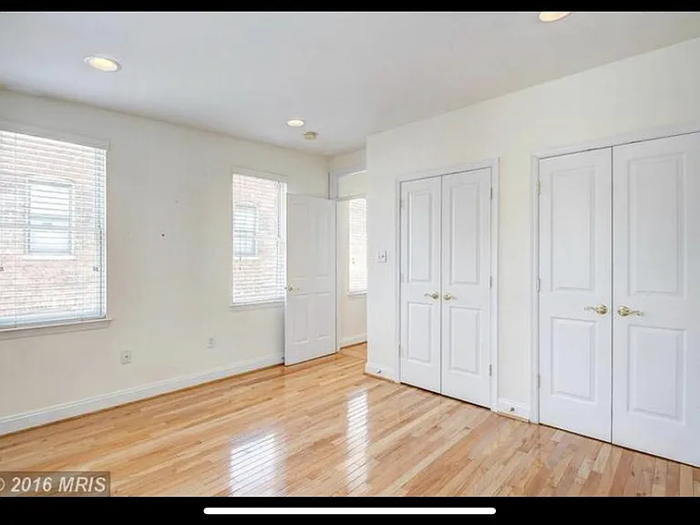 2611 E Fairmount Ave — Photo 11