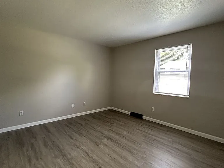 Cambridge Oak Apartments 816 Oak St — Photo 6
