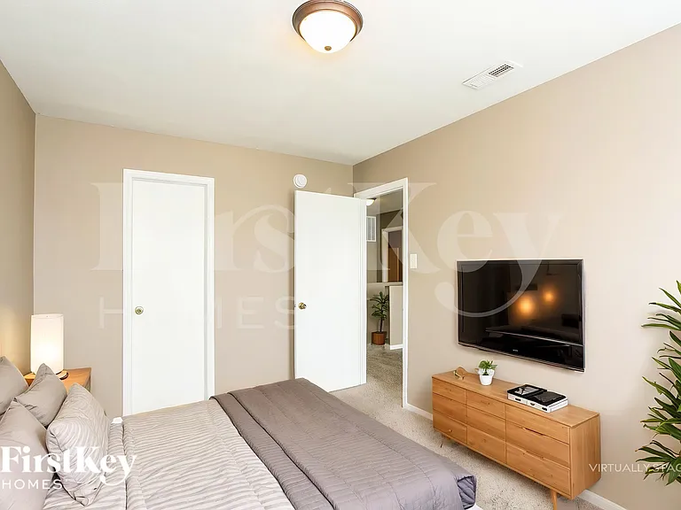 10702 Gathering Dr — Photo 14