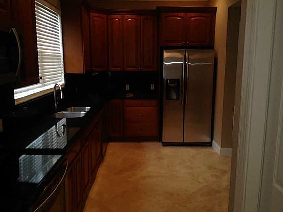 2nd image of 906 SW 8th St #906