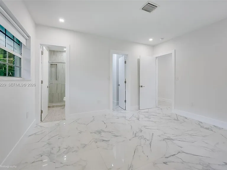 52 Camden Dr — Photo 34