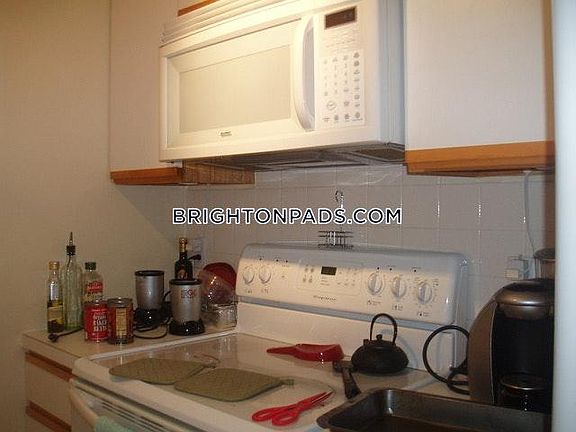 5th image of 1933 Commonwealth Ave #12