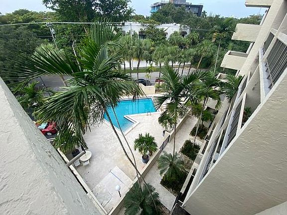5th image of 2715 Tigertail Ave #Penthouse 607