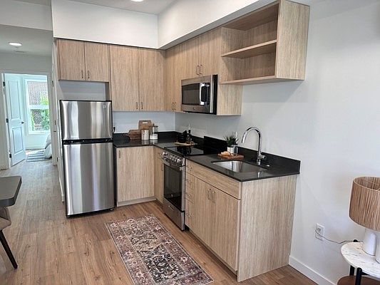 5th image of 2814 E 31st Ave #J